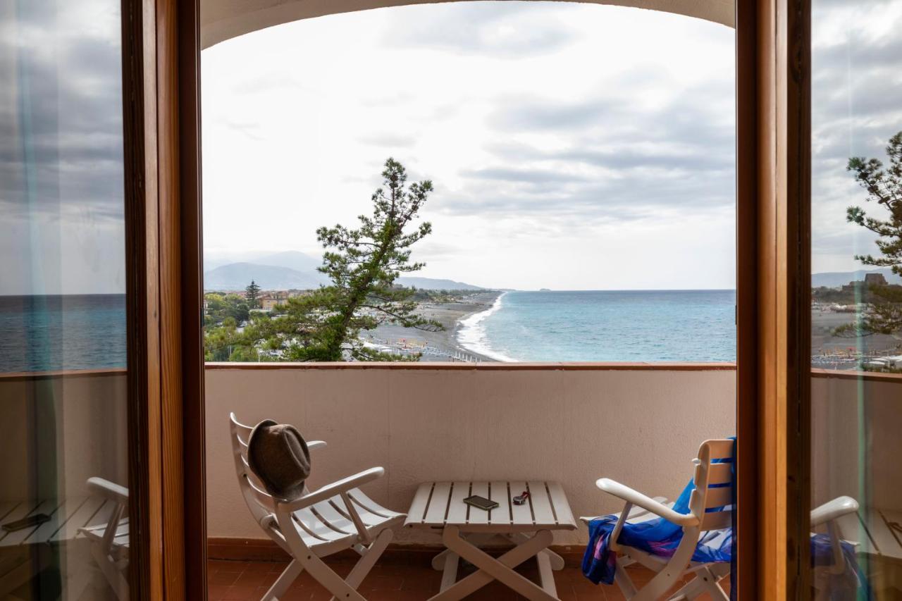 Hotel Grand De Rose 4*