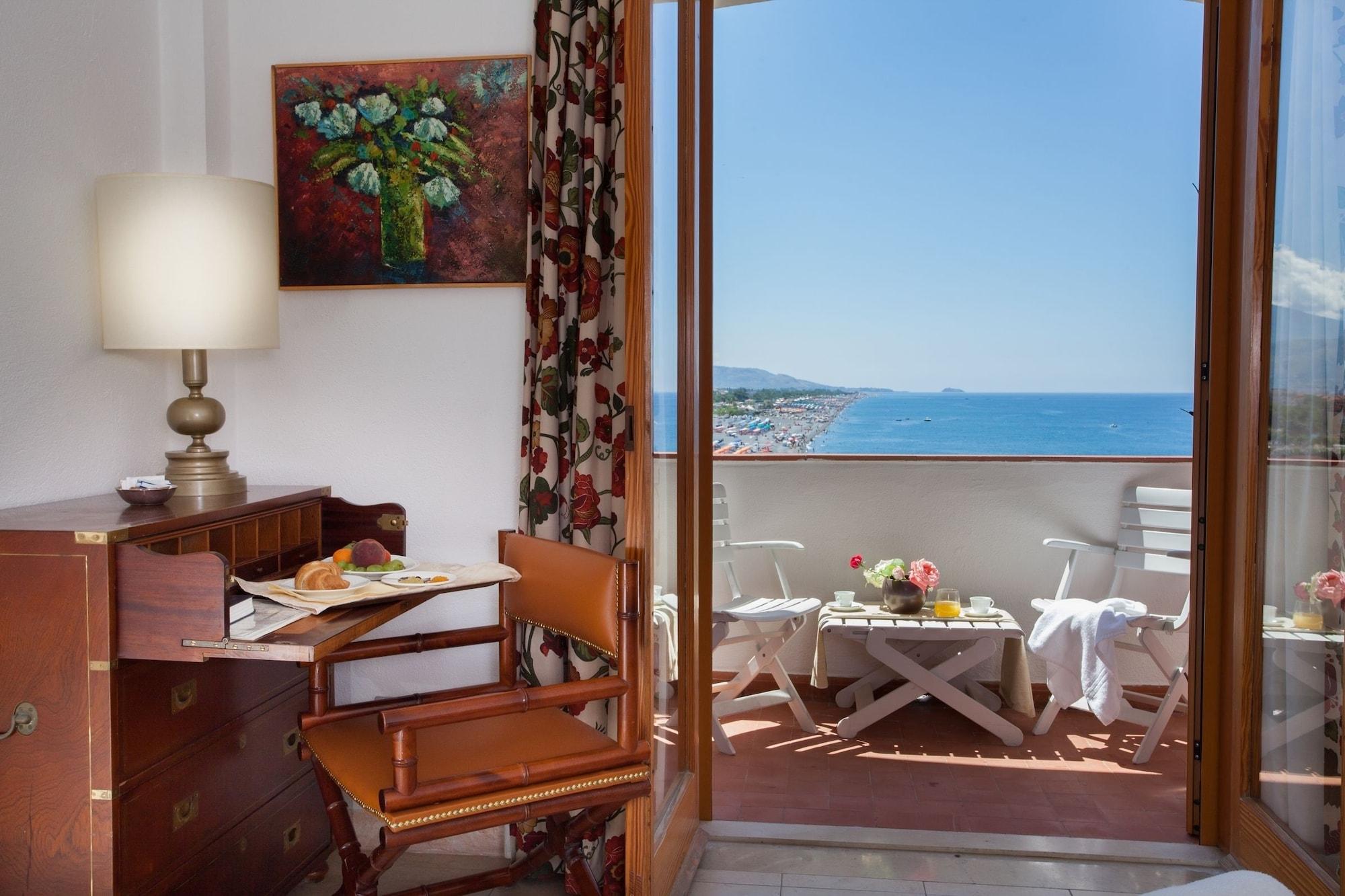 Hotel Grand De Rose 4*
