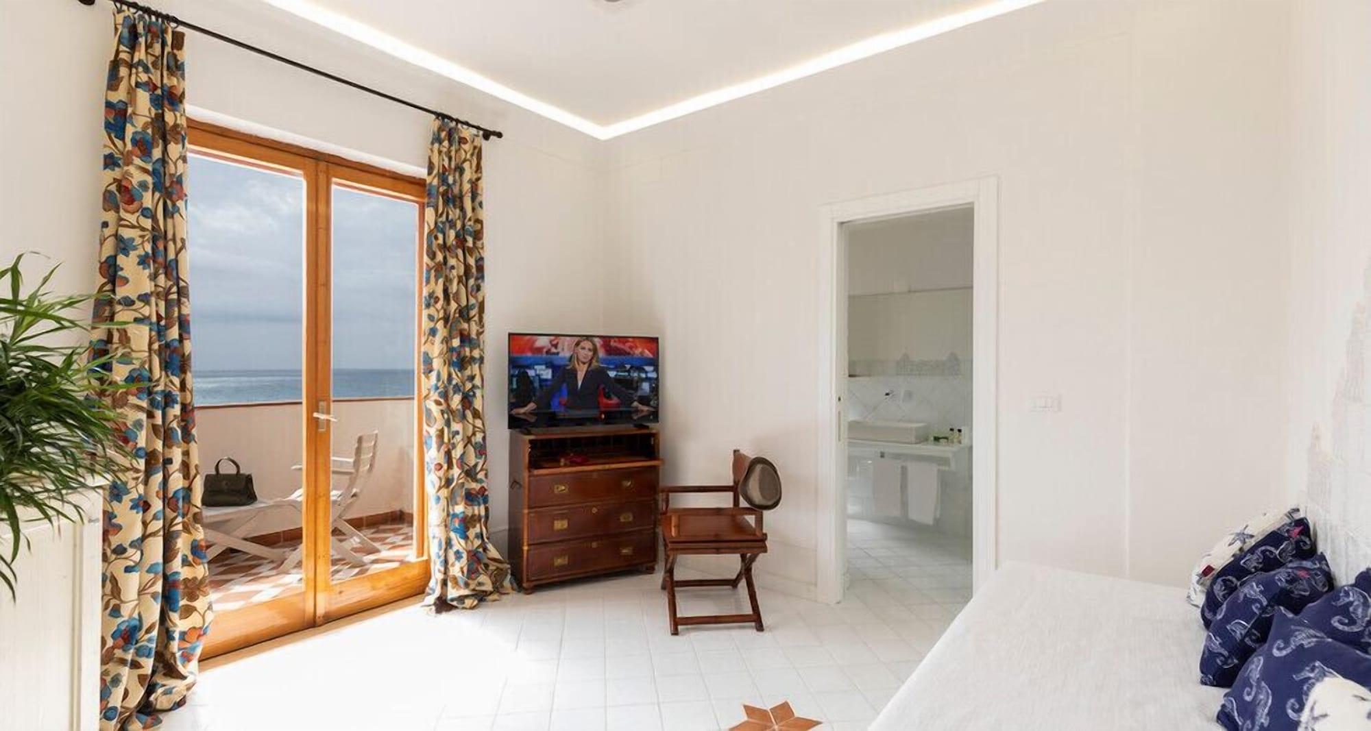 Hotel Grand De Rose 4*