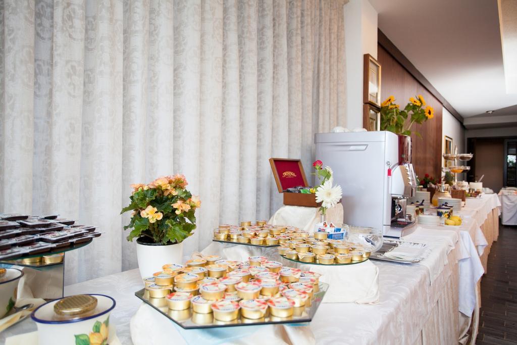 Hotel Grand De Rose 4*