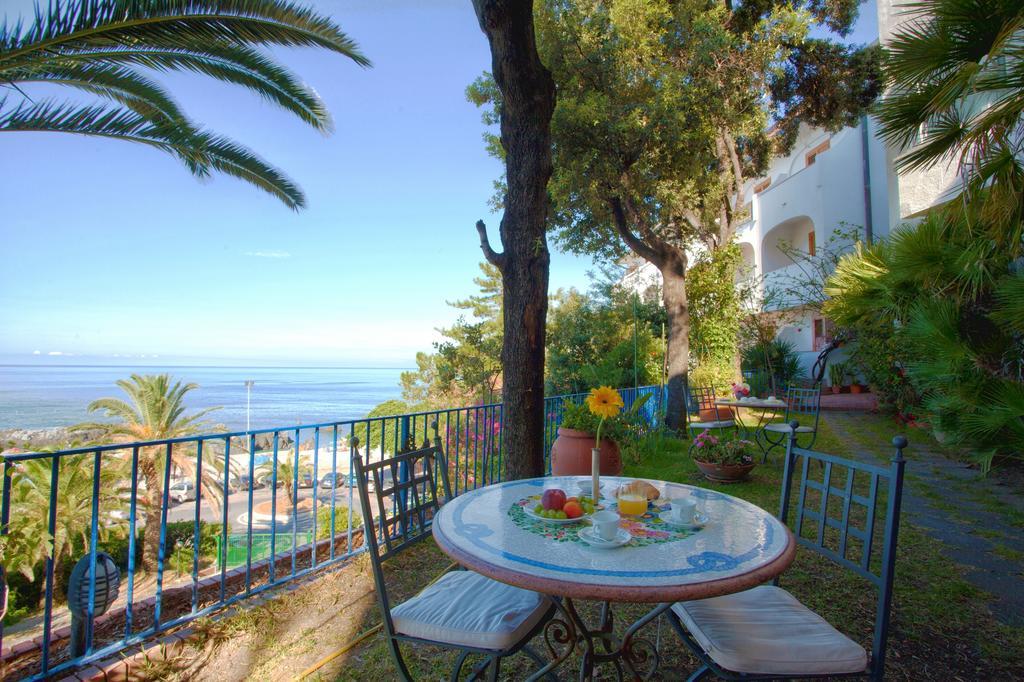 Hotel Grand De Rose 4*