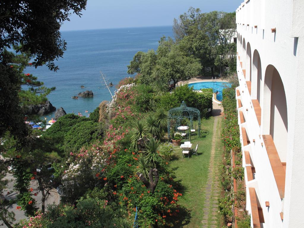 Hotel Grand De Rose 4*